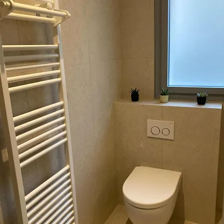 In 4br 8p Ac Free Parking 2 Mns Walk To Palais Villa *