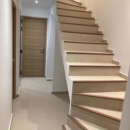 In 4br 8p Ac Free Parking 2 Mns Walk To Palais