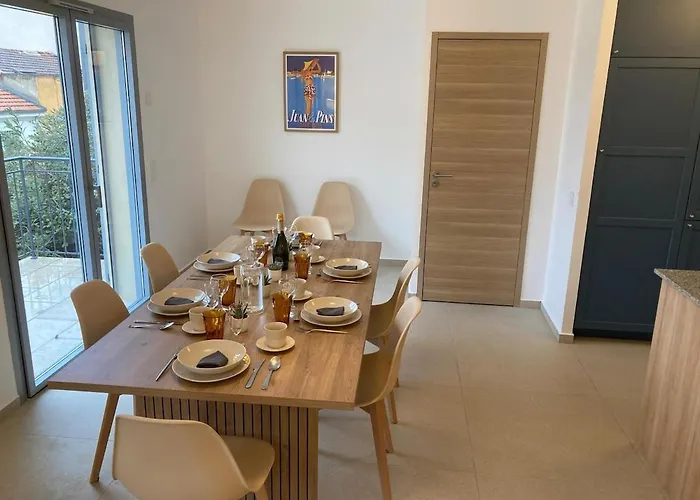 Townhouse Bellevue In 빌라 *