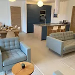 In 4br 8p Ac Free Parking 2 Mns Walk To Palais Villa *