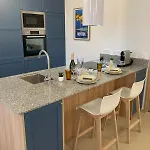 In 4br 8p Ac Free Parking 2 Mns Walk To Palais *