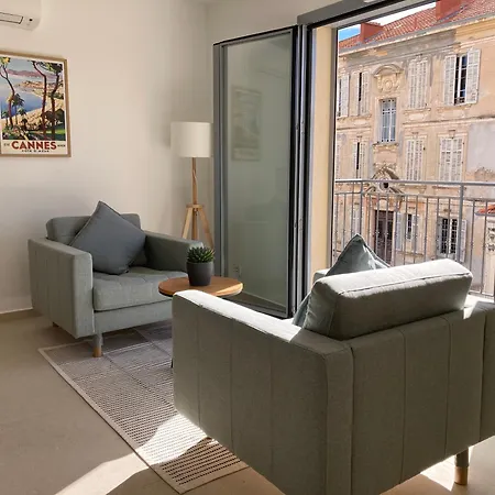 In 4br 8p Ac Free Parking 2 Mns Walk To Palais Villa