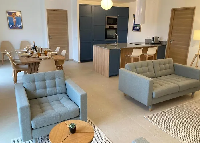 In 4br 8p Ac Free Parking 2 Mns Walk To Palais Villa *