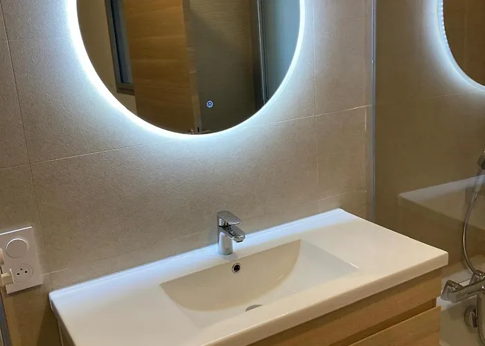 Villa In 4br 8p Ac Free Parking 2 Mns Walk To Palais