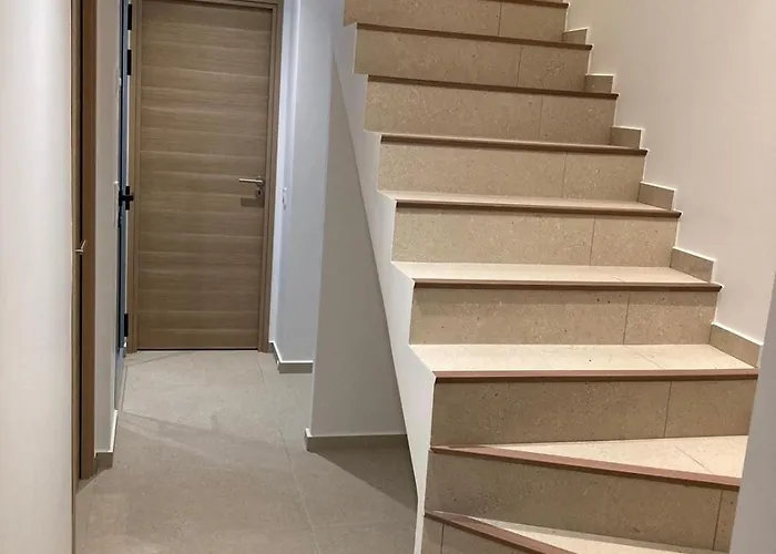In 4br 8p Ac Free Parking 2 Mns Walk To Palais