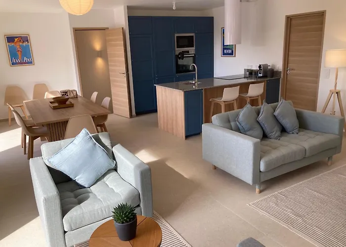 Villa In 4br 8p Ac Free Parking 2 Mns Walk To Palais