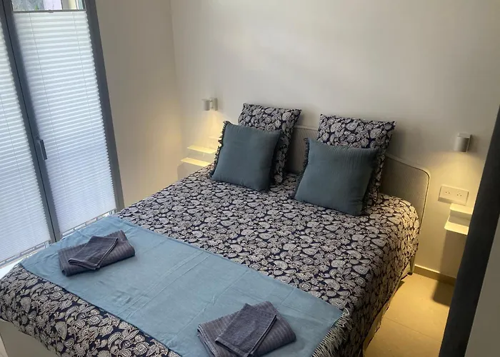 In 4br 8p Ac Free Parking 2 Mns Walk To Palais Villa *