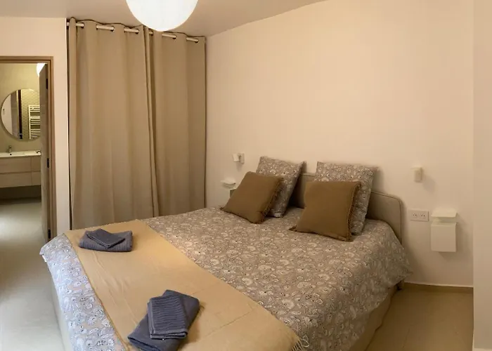 Villa In 4br 8p Ac Free Parking 2 Mns Walk To Palais Cannes