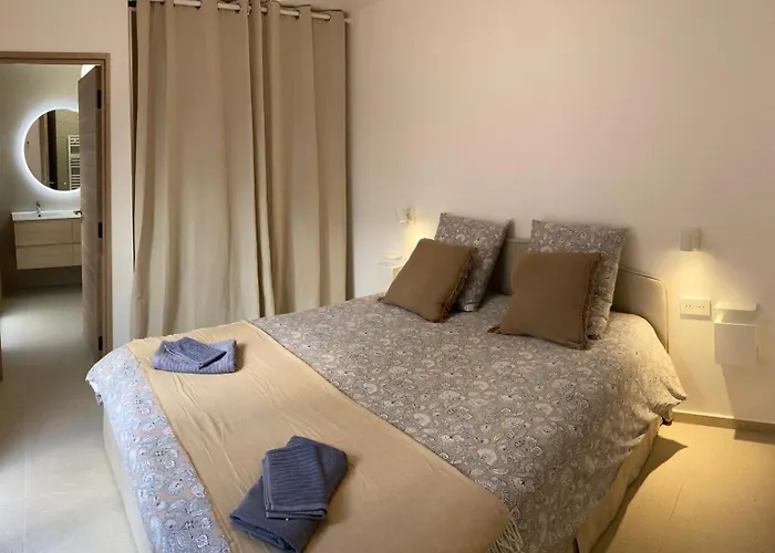 In 4br 8p Ac Free Parking 2 Mns Walk To Palais *