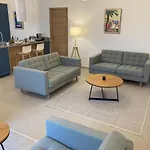 Vila In 4br 8p Ac Free Parking 2 Mns Walk To Palais *